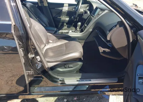 2014 Infiniti Q50 Premium z USA, uszkodzony, nr VIN JN1BV7AP9EM674388